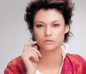 【GG扑克】帮总裁戴杜蕾斯 车上遇咸猪手还配合