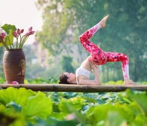 【GG扑克】将双腿扛在肩上小说 玩弄高傲美妇系列