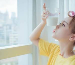 【GG扑克】太监的舌头好厉害h 五岁那年他偷亲了一个小姑娘