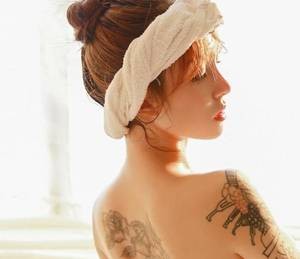 【GG扑克】美女穿透明三角裤图片 女生活好体现在哪