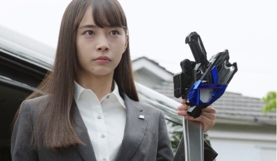 【GG扑克】首位特摄女假面《井桁弘恵》可帅气可性感!好身材不用变身就可以迷倒粉丝!