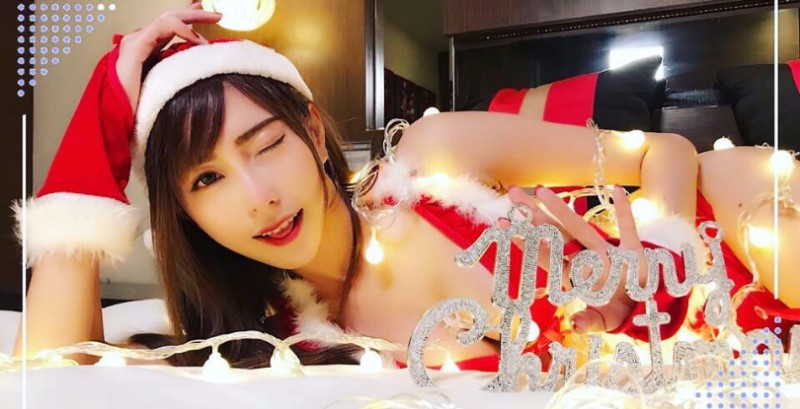 【GG扑克】美乳女神「黃艾比」降臨耶誕城!化身性感耶誕老人,讓你單身耶誕夜不再被虐!