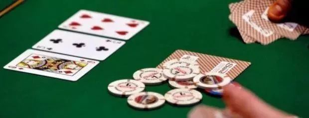 【EV扑克】牌局分析:翻牌圈拿到两头顺,你会怎么玩?
