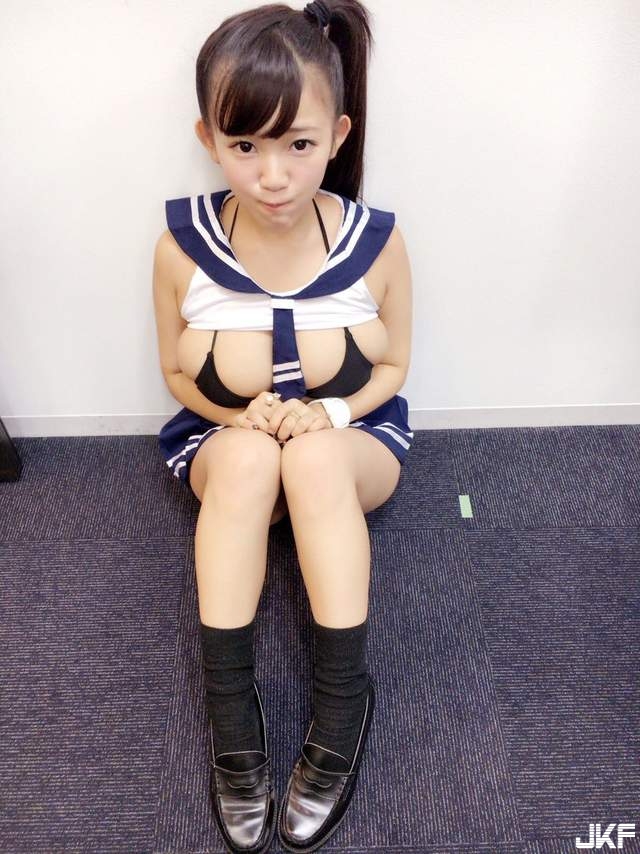 【GG扑克】《包不住的I罩杯爆乳》天木純歐派大到連水手服都塞不下