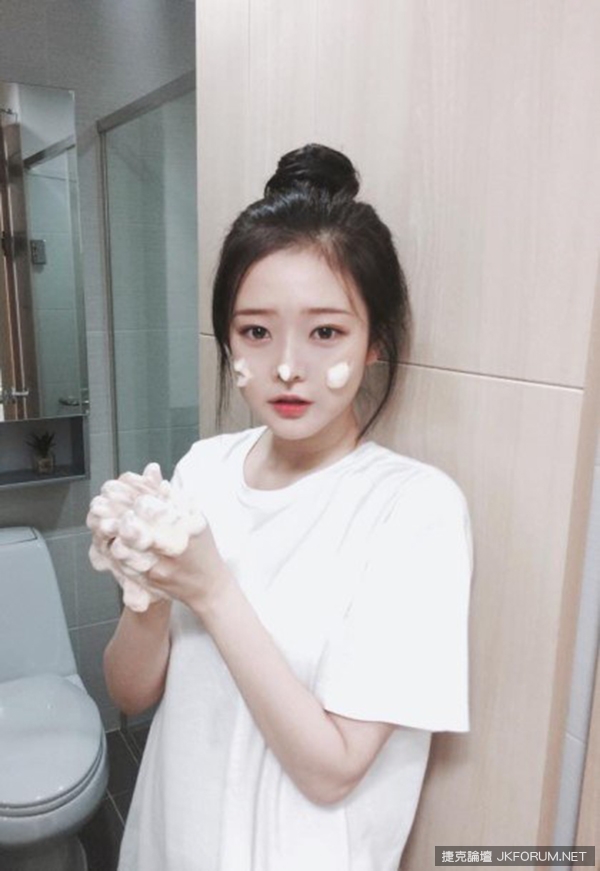 【GG扑克】韓國清新系列氣質小正妹，睡眼惺忪的樣子美到讓人下跪，女神降臨你還在幹嘛？快拜啊！