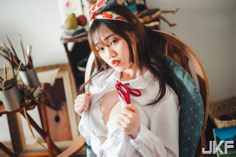 【GG扑克】養眼妹子放學後的私密時光,解開制服「爆奶挑逗」好誘惑!