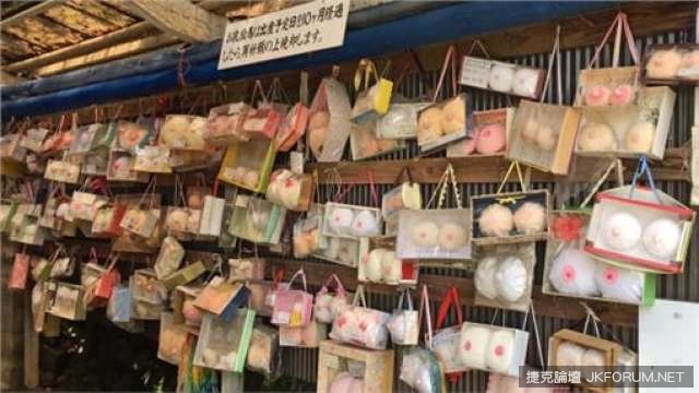 【GG扑克】日本有「乳頭觀音」 滿滿巨乳掛牆上