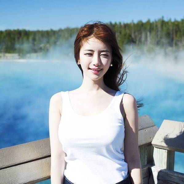 【GG扑克】乳不巨何以聚人心？南韓J奶網路主播「大到不科學」　私下竟然是風騷人妻