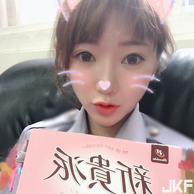 【GG扑克】台灣最正無誤！甜美大眼女警正到「引發暴動」還有超驚人「Ｓ曲線」讓網友受不了！