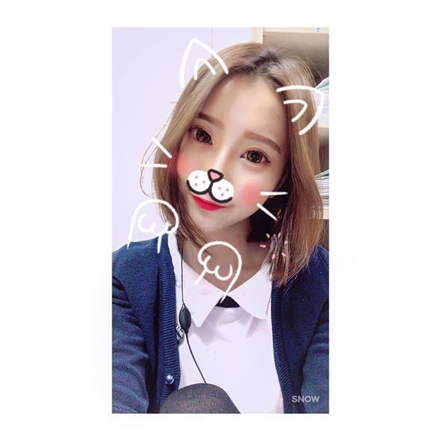 【GG扑克】醫美診所活招牌！櫃台小護士「子瑜」每天捧著大D嫩乳上班，穿上比基尼後乳量大到爆表..