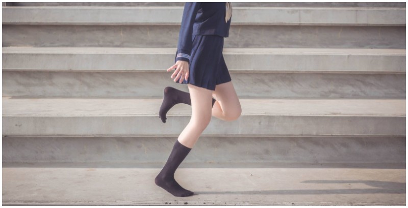 【GG扑克】足控的絕對時間　「高中少女」美腿與後頸的絕對領域，青春胴體完全展演