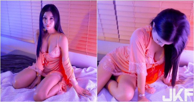 【GG扑克】女友在家傳遍遍！「爆乳薄紗」等你回家，渾圓酥胸一躺下就溢出來啊！