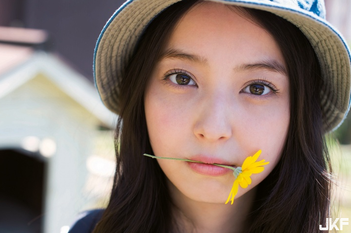 【GG扑克】佐佐木希突破尺度出新寫真集　「男友視角」清新入浴照讓你遐想無限！